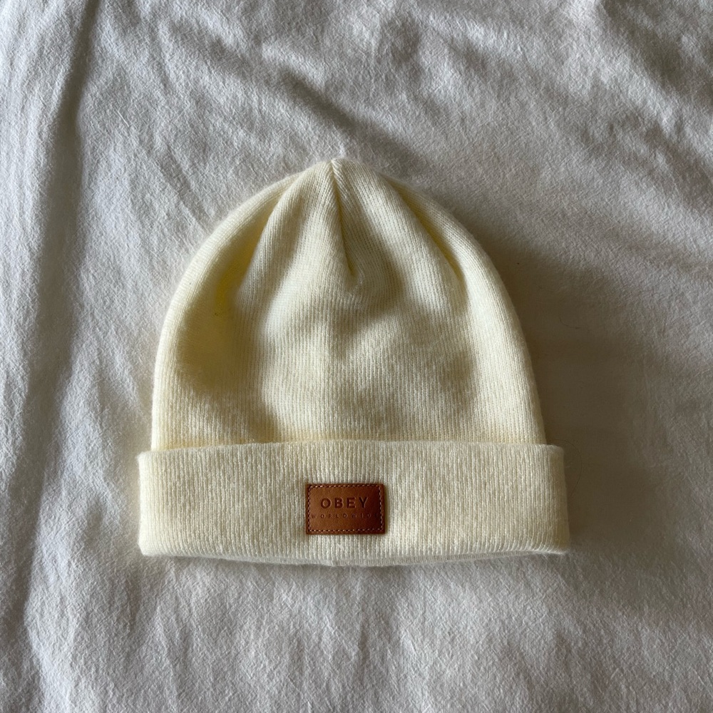 Obey toque